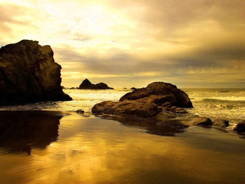playa y rocas.jpg